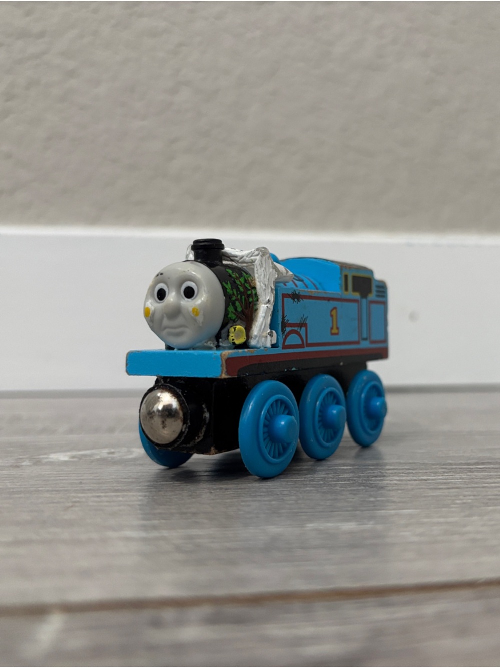 Wooden Thomas Comes to Breakfast - Thomas & Friends - Picture 2 of 8
